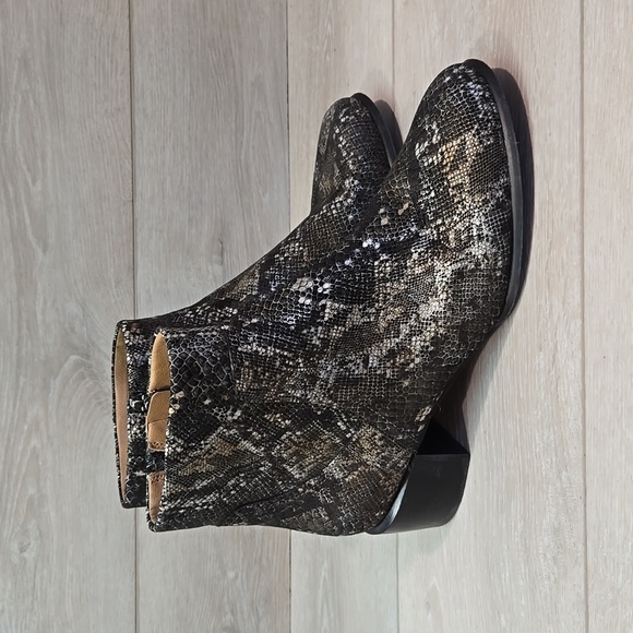 Vionic Women Kamryn Snake Print Leather Animal print Heels Boots shoes sz 8.5 - Picture 2 of 14